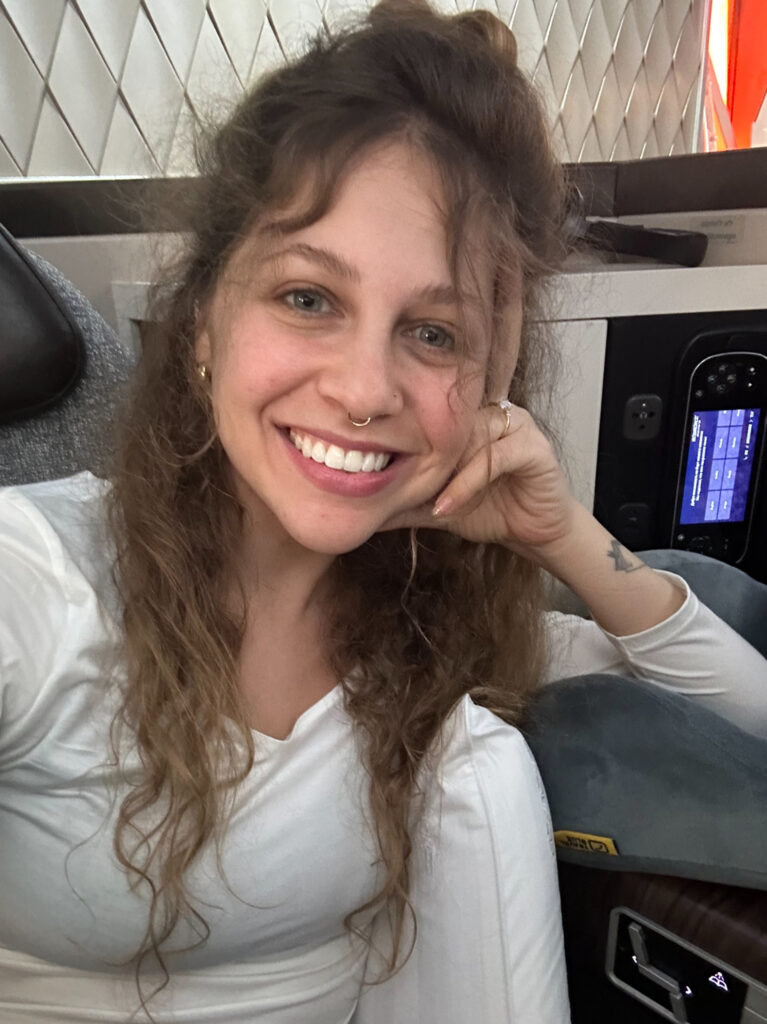 גל-שגיא-מנהלת-קריאייטיב-פה-לאוזן